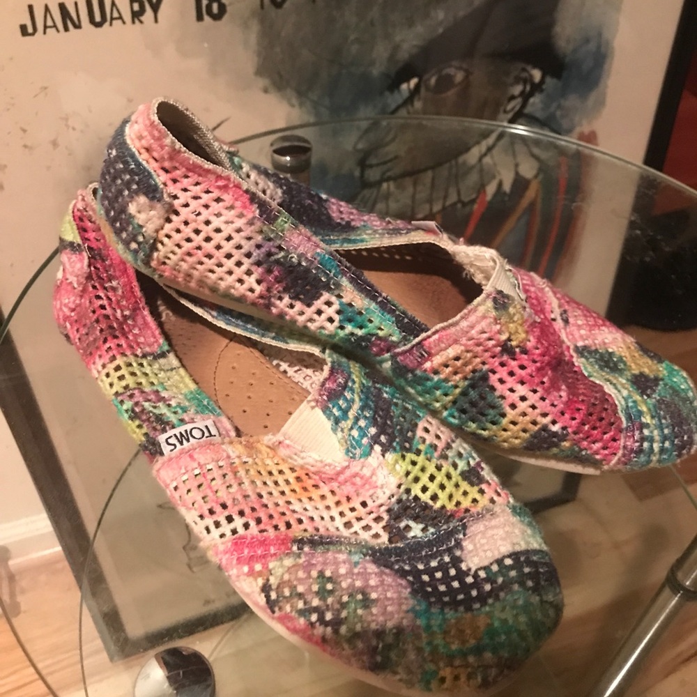 MESH FLORAL TOMS sz 6.5 wmns